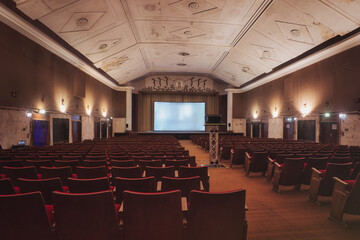 Theater - Kino - Saal - Beatiful Decay - Abandoned - Verlassener Ort - Urbex / Urbexing - Lost...