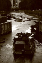 A pleasure boat passes through the Kamienna Lock on the Motława River in Gdańsk in sepia © JAROSLAW PIWOWARSKI