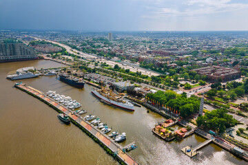 Fototapeta premium Cityscape of Philadelphia near Delaware River, Pennsylvania, from panoramic perspective