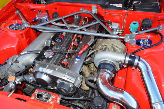 Porsche 944 engine at Legit Manila 1620 car meet in Paranaque, Philippines