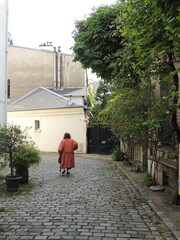 Old lady in Paris - 15ème arrondissement - France - Villa Santos-Dumont