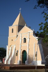 De mayoria catolica,la mayoria de las iglesias son de arquitectura colonial que representa nuestro pasado colonial.