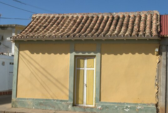 Nuestro pasado colonial se refleja en nuestras casas,puertas y ventanas,dise&ntilde;adas para ser frescas debido al clima tropical.