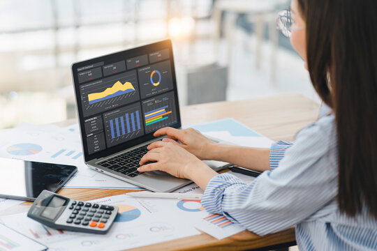 Professional data analyst using data visualizations dashboard on computer monitor for data business analysis and Data Management System.