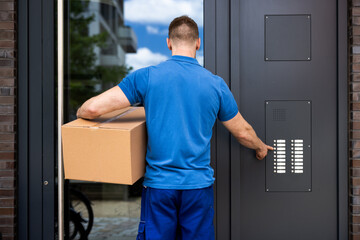 Professional Courier Ensuring Secure Package Deliveries