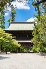 【縦写真】円覚寺の三門(山門)	