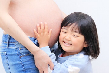 妊婦と3歳の女の子