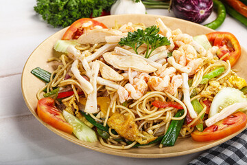 Fried noodles with prawn and vegetables
