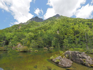 上高地　初夏の明神池　第２の池