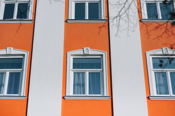 Obraz premium Old decorative architecture in Lviv, Ukraine. Windows on the red facade of the house in the central historical part of the city.