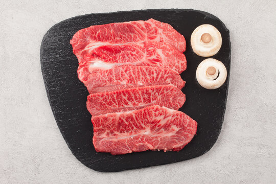The name of the front leg beef part of Korean beef is called fan meat.
