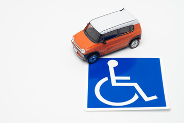 軽自動車と車いすのマーク