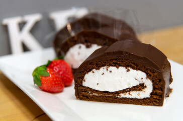 View of the strawberry and chocolate cake