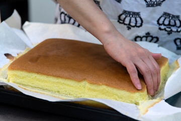 View of packing sponge cake