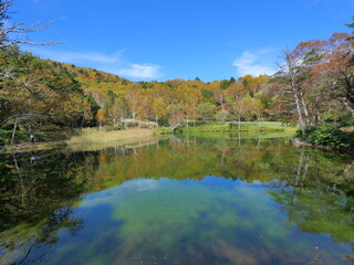 万座温泉　紅葉の牛池