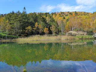 万座温泉　紅葉の牛池