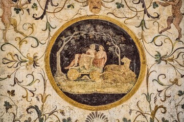 mantua, italien - fresko an der außenfassade vom palazzo del te