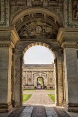 mantua, italien - torbogen der loggia am palazzo del te