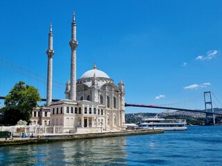 Naklejka premium mosque in bosphorus