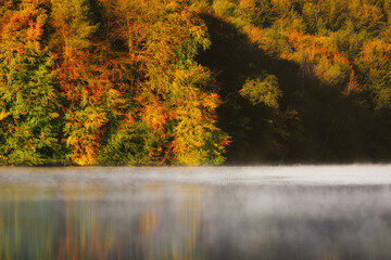 Poranek nad jeziorem