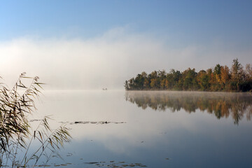 Poranek nad jeziorem
