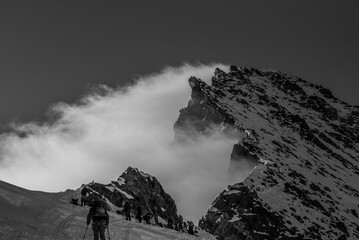 Skidepo beim Hugisattel beim Aufstieg zum Finsteraarhorn 4274m