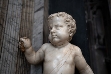 Statue of a child