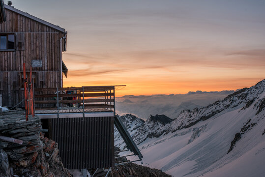 auf der Oberaarjochh&uuml;tte am Morgen fr&uuml;h vor dem loslaufen