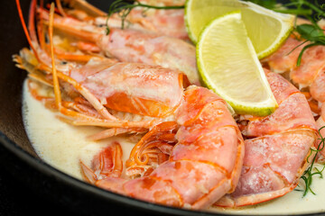 fried shrimp with lemon