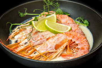 fried shrimp with lemon