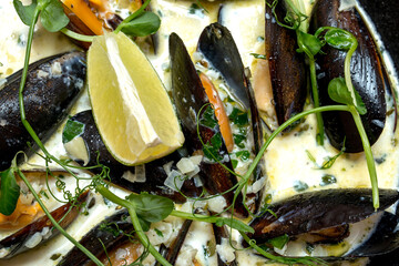 mussels with seafood