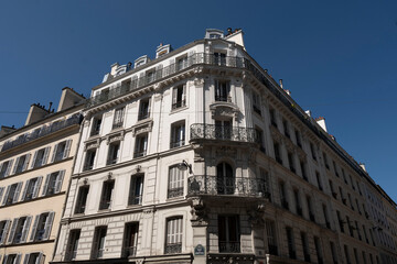 Fototapeta premium view of the city of light during the day on a blue sky day with its typical architecture