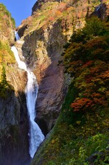 秋の立山　紅葉の称名滝