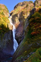 秋の立山　紅葉の称名滝