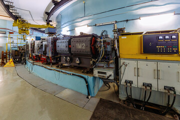 Superconducting ring electromagnet in cyclotron particle accelerator