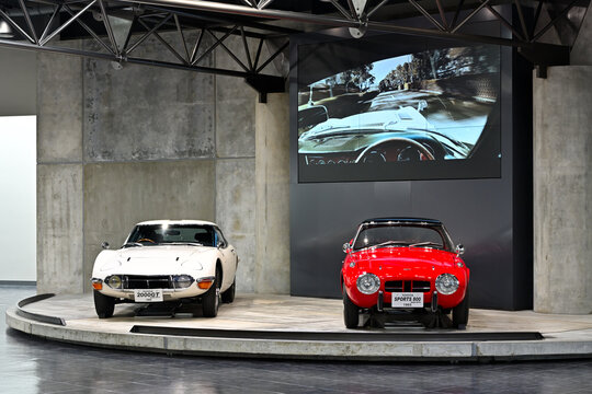 2020年10月21日に自動車博物館で撮影した、トヨタ2000GTとトヨタスポーツ800