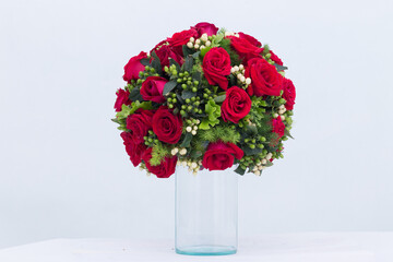 Obraz premium ฺBeautiful bouquet of flowers arranged in a basket