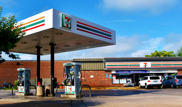 7-Eleven gas station and store in Manassas, VA, USA