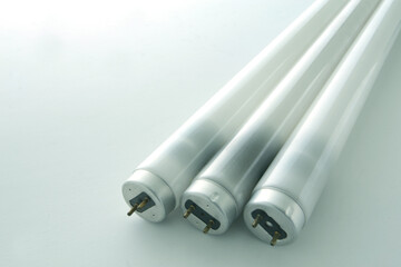 古くなった使用済みの蛍光灯の集合写真