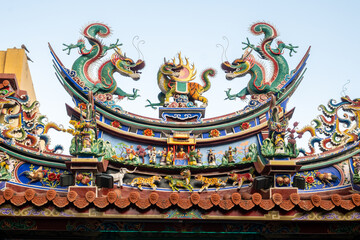 Fototapeta premium Ornate dragons on the roof of a temple in Tainan, Taiwan.