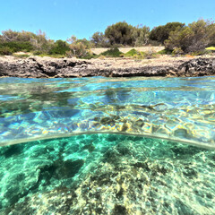 Taranto, Marina di Pulsano - Mare con il fondale sabbioso e acqua cristallina - Salento, Puglia,...