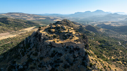 vista aérea de las ruinas del castillo de Turón en el municipio de Málaga, Andalucía