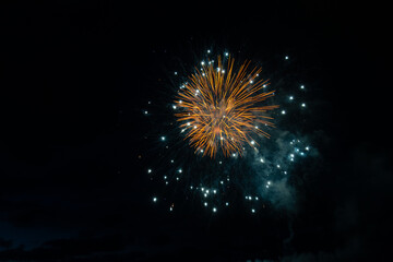 Magnifique feu d'artifices du 14 juillet en Bretagne - France