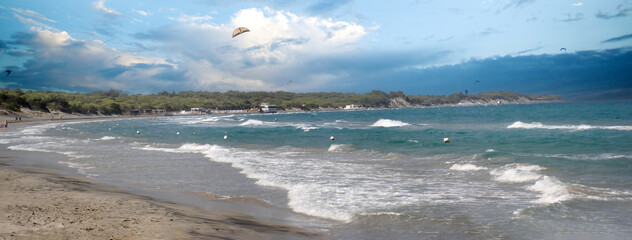 Vista panoramica della spiaggia e del mare dei Laghi Alimini nel Salento 643c45