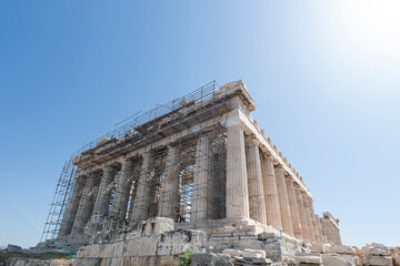 Obraz premium Parthenon temple on Acropolis, Athens, Greece.Ancient Greek architecture of Athens.While the restoration work is in progress.
