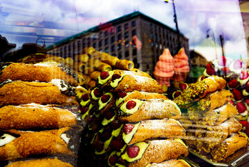 Various sweet cannelloni piled up in the shop window