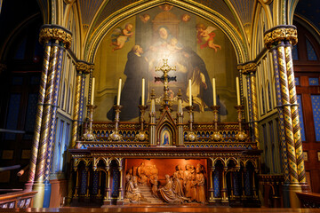 Fototapeta premium Interior of Notre-Dame Basilica (Basilique Notre-Dame de Montréal). A minor basilica of the Catholic Church in the historic Old Montreal district. Quebec, Canada.
