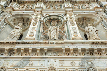 Obraz premium Closeup of Florence Cathedrals marble faade showcasing grandeur