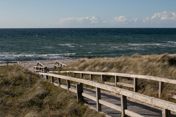 Obraz premium Boardwalk to the sandy beach at the Baltic Sea.