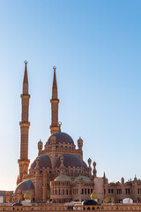 Obraz premium Beautiful Al Mustafa Mosque in Old Town of Sharm El Sheikh in Egypt, at sunset